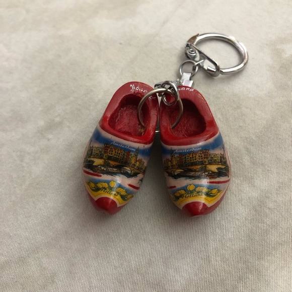 Amsterdam wooden shoe keychain - Picture 4 of 4